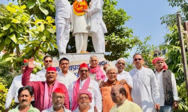 प्रयागराज में सपा ने मनाई जेपी की जयंती, अनिल यादव बोले- लोकतंत्र और जन अधिकारों के लिए विचार आज भी प्रासंगिक