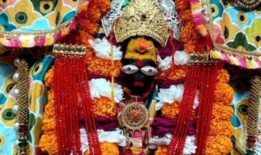 प्रयागराज में मां कल्याणी देवी ने शैलपुत्री स्वरूप में दिए दर्शन, मंगला आरती के साथ नवरात्र शुरू