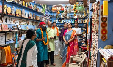 प्रयागराज के दारागंज में अनोखा कोलाज संग्रहालय, दुनिया की सबसे छोटी गीता-कुरान समेत दुर्लभ वस्तुएं
