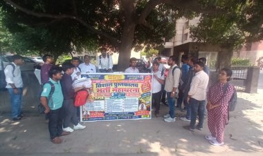 पुस्तकालय डिग्री-डिप्लाेमा धारकाें ने रिक्त पदों पर नियुक्ति की मांग को लेकर दिया धरना, साैंपा मांगपत्र