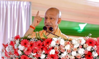 बरेली में मुख्यमंत्री योगी ने ग्राम प्रहरियों का किया सम्मान, मानदेय बढ़ाने के साथ पांच लाख तक कैशलैस उपचार सुविधा की दी सौगात