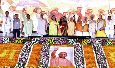 बरेली में बाेले मुख्यमंत्री याेगी - बदल चुका है उत्तर प्रदेश, अब बिना किसी भय के अपने त्योहार मनाते हैं लाेग