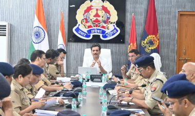 मुख्यमंत्री योगी के वाराणसी दौरे से पहले अलर्ट मोड में पुलिस, कमिश्नर ने अफसरों संग की बैठक