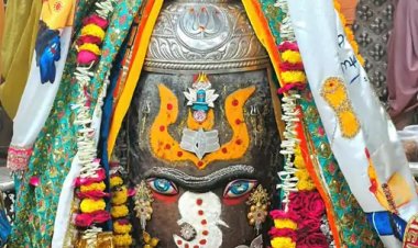 भस्म आरती में राजा स्वरूप में सजे बाबा महाकाल, भांग-चंदन और रजत आभूषणों से हुआ श्रृंगार