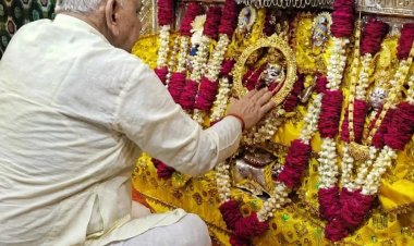 प्रयागराज: मां कल्याणी देवी के कात्यायनी स्वरूप के दर्शन कर निहाल हुए भक्त, महापौर ने की आरती