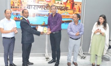 पूर्वोत्तर रेलवे के 11 कर्मचारियों को एक्सीलेंस अवार्ड, मंडल रेल प्रबंधक आशीष जैन ने किया सम्मानित