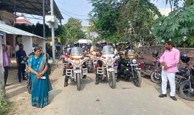 22 बाइकों पर सवार 38 पुलिसकर्मियों ने वाराणसी में भरी हुंकार, युवाओं को दिलाया ‘नशे को ना’ का संकल्प