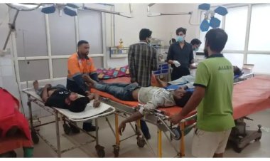 फिरोजाबाद में ई-रिक्शा पलटने से हादसा, गर्म खीर से 5 बच्चों समेत 10 लोग झुलसे