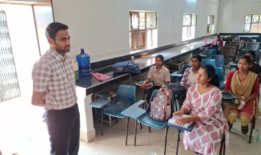 देवरिया में मुख्यमंत्री अभ्युदय कोचिंग का डीएम ने किया निरीक्षण, शिक्षण व्यवस्था सुधारने के निर्देश