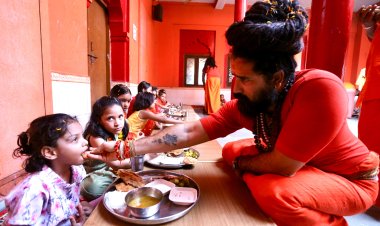 बाघंबरी मठ में हर्षोल्लास से मनाई गई महानवमी, महंत बलबीर गिरि ने किया कन्या पूजन