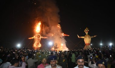 वाराणसी में धूमधाम से मना विजयादशमी का पर्व, 70 फीट के रावण समेत मेघनाद-कुंभकर्ण के पुतले दहन