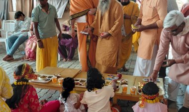 विजयादशमी पर राम मंदिर में श्रीरामलला का पंचामृत से महाभिषेक, 18 कन्याओं का हुआ पूजन