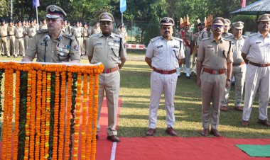 प्रयागराज में रेलवे सुरक्षा बल ने शहीद जवानों को किया नमन, सूबेदारगंज में आयोजित हुई शहीद परेड