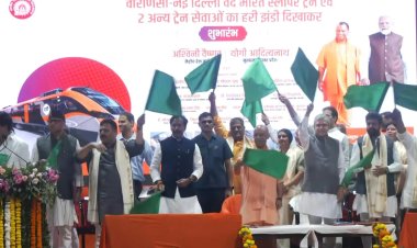 वाराणसी से तीन ट्रेनों को हरी झंडी, रेलमंत्री बोले-प्रधानमंत्री ने बुलेट ट्रेन के 'नॉर्थ कॉरिडोर' को मंजूरी दी