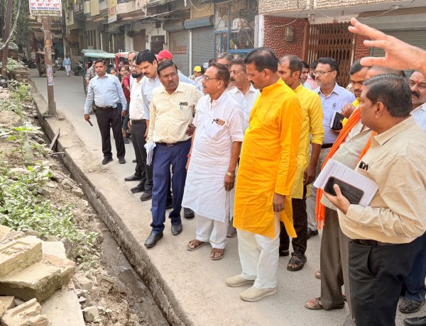 प्रयागराज में दशहरा से पहले सड़कों और सुविधाओं को दुरुस्त करने की तैयारी, महापौर ने अधिकारियों को दिए सख्त निर्देश