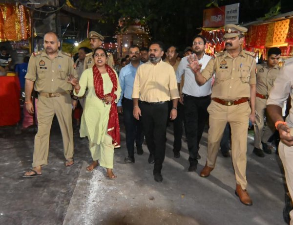कानपुर: नवरात्र में देवी मंदिरों की व्यवस्थाओं का डीएम ने लिया जायजा, श्रद्धालुओं की सुविधा पर जोर