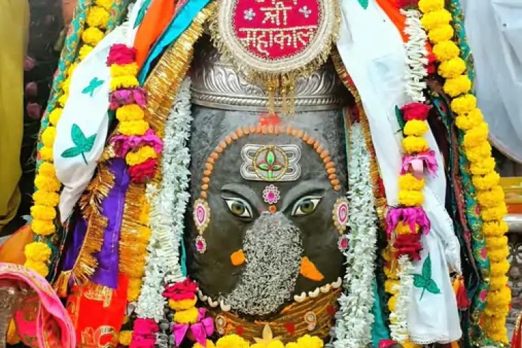 भस्म आरती में गणेश स्वरूप में सजे बाबा महाकाल, भांग-चंदन और सिंदूर से हुआ दिव्य शृंगार