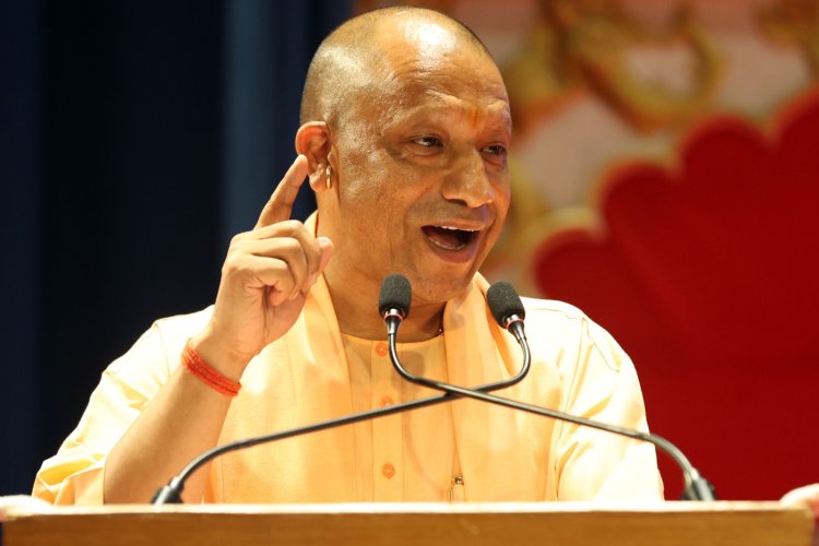 रात में जगमगाते बाजार व्यापारी के विश्वास का प्रतीक: मुख्यमंत्री योगी, बोले- 2017 से बदला यूपी का माहौल