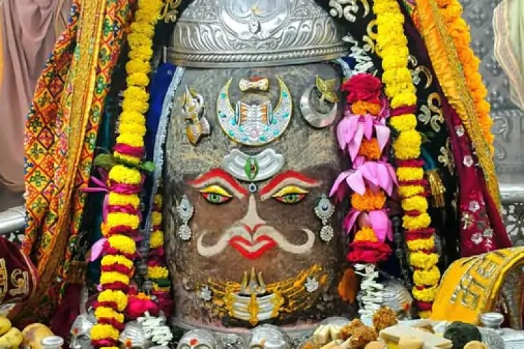 फिल्म अभिनेत्री तमन्ना भाटिया ने मां के साथ किए महाकाल के दर्शन, भस्म आरती में हुई शामिल