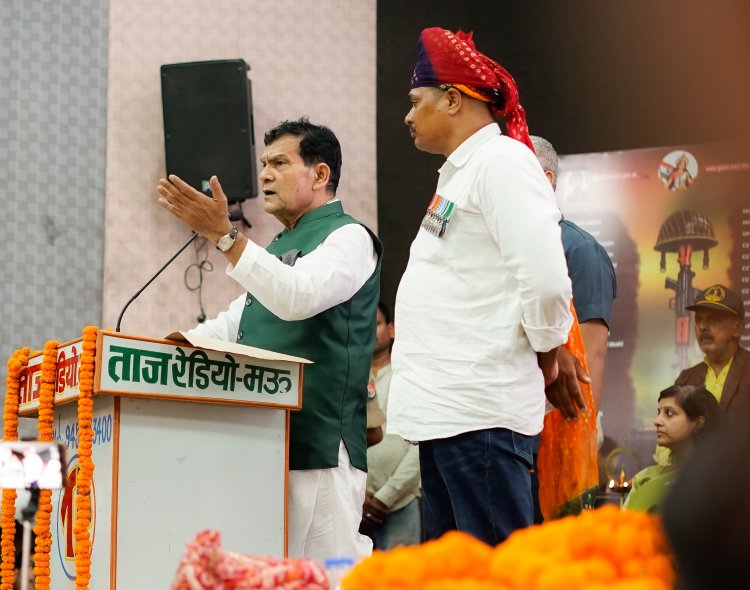 मऊ में एके शर्मा का अखिलेश यादव पर पलटवार, बिजली और समाजवाद के मुद्दे पर साधा निशाना
