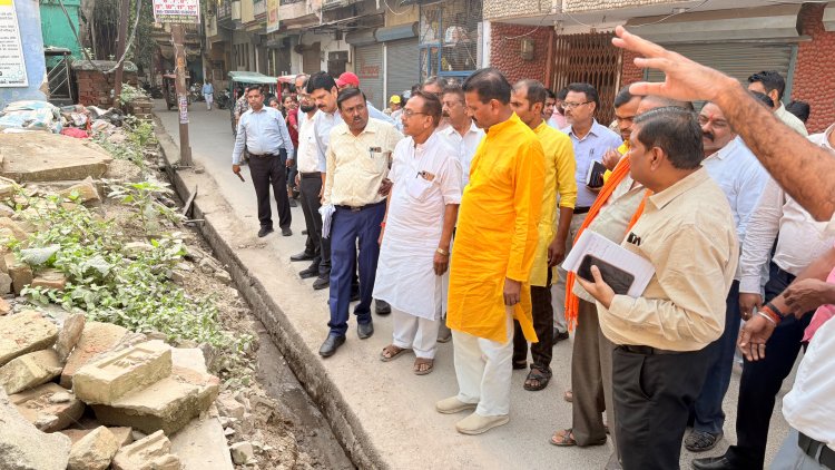 प्रयागराज में दशहरा से पहले सड़कों और सुविधाओं को दुरुस्त करने की तैयारी, महापौर ने अधिकारियों को दिए सख्त निर्देश