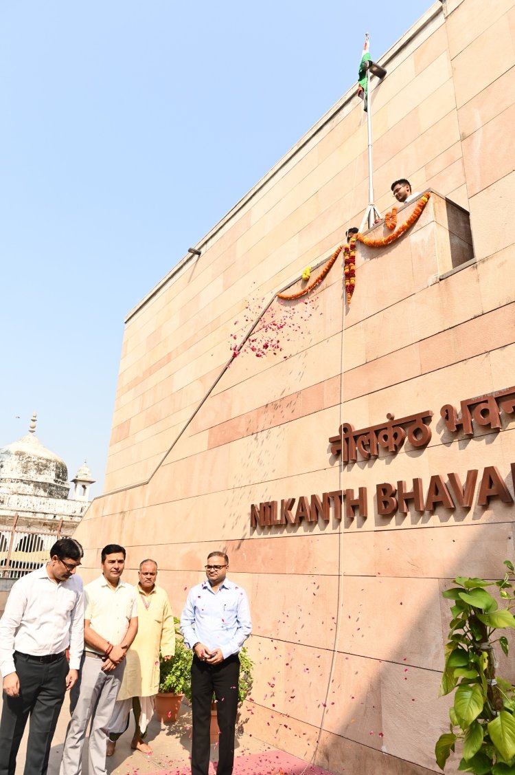 काशी विश्वनाथ धाम में गांधी-शास्त्री जयंती पर विचार गोष्ठी, ध्वजारोहण कर दी गई श्रद्धांजलि