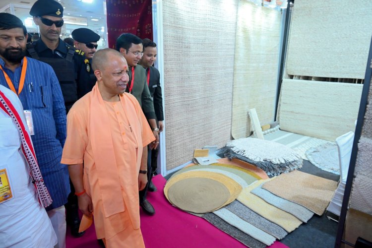 भदोही के कालीन को मिला ग्लोबल मंच, योगी बोले- अब हुनरमंदों को पलायन नहीं, अपनी माटी में मिल रहा रोजगार