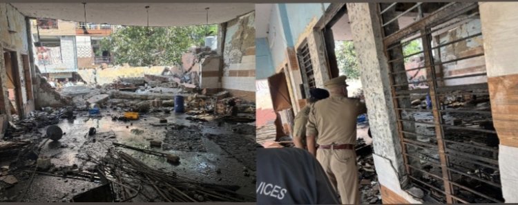 गाजियाबाद में रावण का पुतला बनाते समय धमाका, दो दीवारें गिरीं; 5 लोग गंभीर घायल