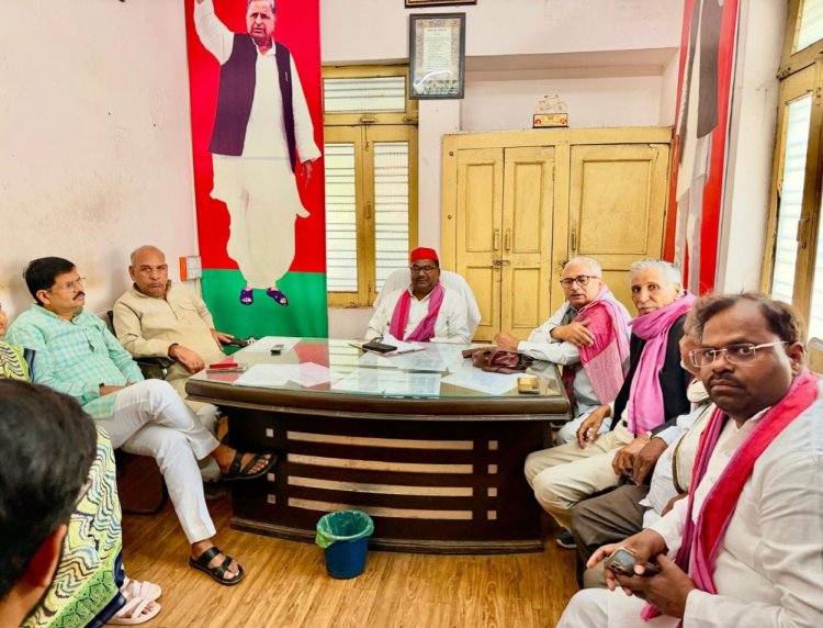 अखिलेश यादव की हिरासत पर सपा का विरोध, दान बहादुर मधुर बोले- ‘लोकतांत्रिक अधिकारों का हनन’