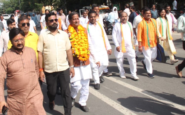 स्नातक MLC चुनाव में BJP का शक्ति प्रदर्शन, 7 मंत्रियों की मौजूदगी में अशोक राठौर ने दाखिल किया नामांकन