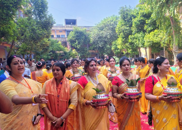 वडनगर से काशी पहुंचे 500 बाइक सेवा यात्री, बाबा विश्वनाथ का किया जलाभिषेक