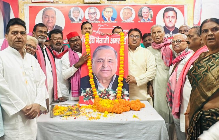 मुलायम सिंह यादव की पुण्यतिथि पर सपा ने दी श्रद्धांजलि, सामाजिक न्याय के रास्ते पर चलने का संकल्प