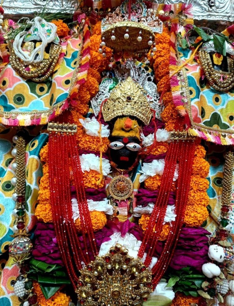 प्रयागराज में मां कल्याणी देवी ने शैलपुत्री स्वरूप में दिए दर्शन, मंगला आरती के साथ नवरात्र शुरू