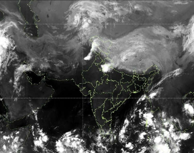 दिल्ली में बदला मौसम, सुबह आंधी-बारिश से हुई शुरुआत; अगले कुछ घंटों के लिए IMD का अलर्ट