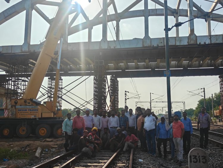 प्रयागराज के शंकरगढ़ में आरओबी निर्माण को मिली गति, 54 मीटर लंबे गर्डर की लॉन्चिंग पूरी
