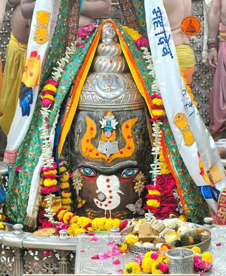 भस्म आरती में राजा स्वरूप में सजे बाबा महाकाल, भांग-चंदन और रजत आभूषणों से हुआ श्रृंगार