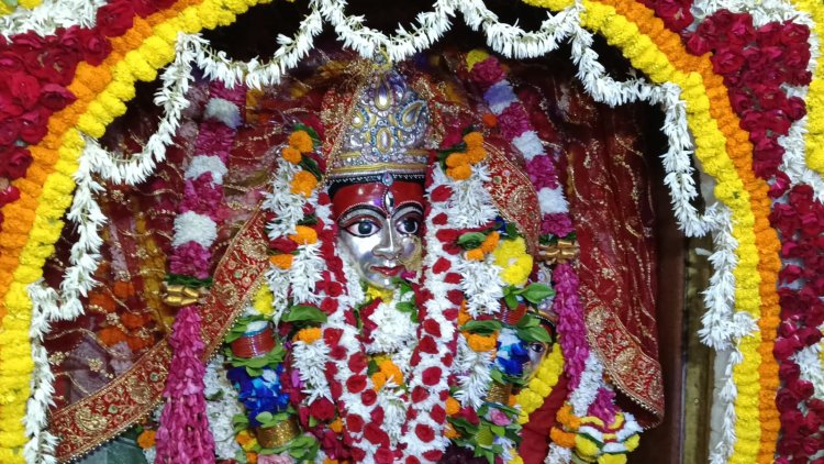 काशी में मां स्कंदमाता के दर्शन को उमड़े श्रद्धालु, विद्यार्थियों ने मांगी विद्या और सफलता की कामना