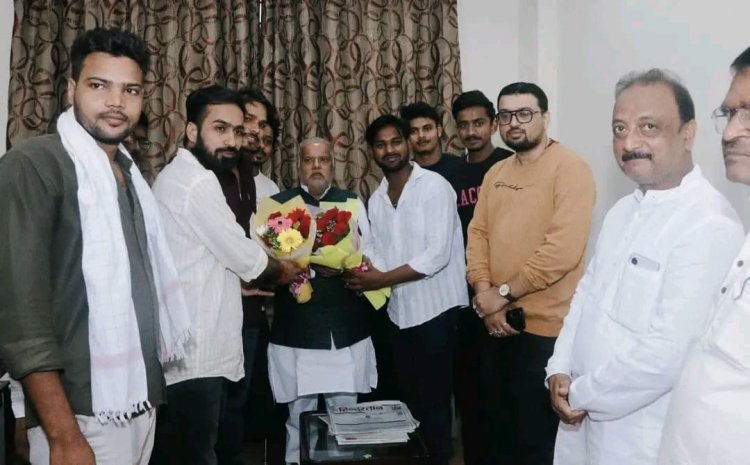 बिहार के मंत्री श्रवण कुमार ने BHU के विद्यार्थियों से की मुलाकात, जदयू कार्यालय का किया उद्घाटन