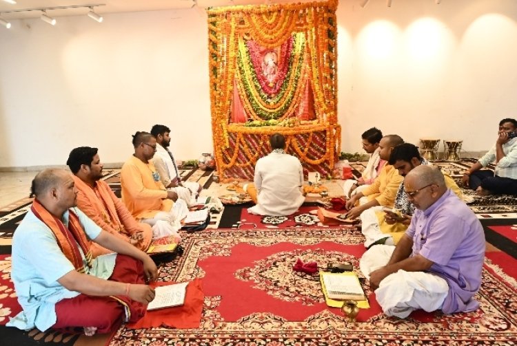 काशी विश्वनाथ धाम में मां विशालाक्षी को समर्पित की गई श्रृंगार सामग्री, नवदुर्गा सप्तशती का पाठ संपन्न