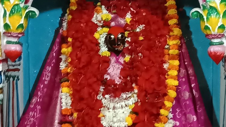वाराणसी: महानवमी पर मां सिद्धिदात्री के दरबार में उमड़ा आस्था का सैलाब, भोर से लगी श्रद्धालुओं की कतार