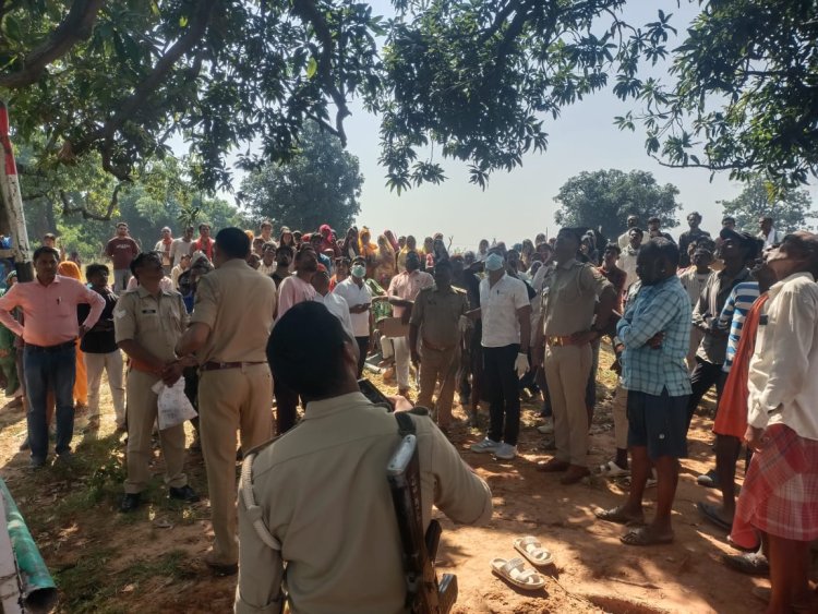 मीरजापुर में पेड़ से लटका मिला ट्रक चालक का शव, ड्राइविंग लाइसेंस लेने घर से निकले थे भोलानाथ दुबे