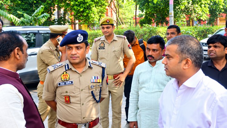 प्रयागराज में शांतिपूर्ण संपन्न हुआ स्नातक एमएलसी चुनाव का मतदान: DM मनीष कुमार वर्मा