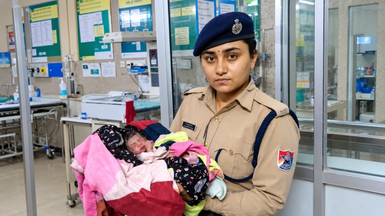 कानपुर सेंट्रल पर ट्रेन में गूंजी किलकारी, RPF ने जच्चा-बच्चा को पहुंचाया अस्पताल