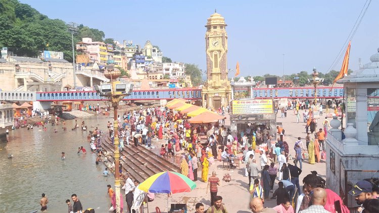पांच दिन बाद हरकी पैड़ी पर लौटी रौनक, गंगा में आस्था की डुबकी लगाने पहुंचे श्रद्धालु