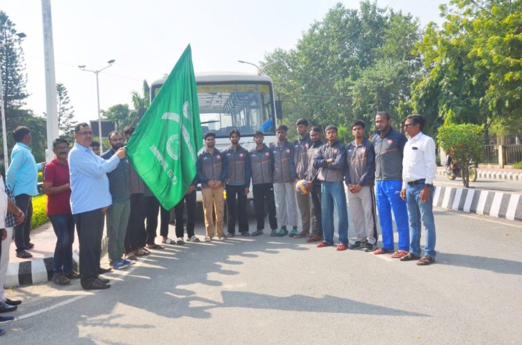 अंतर-विश्वविद्यालयीय वॉलीबॉल प्रतियोगिता के लिए पूर्वांचल विश्वविद्यालय की टीम कोलकाता रवाना