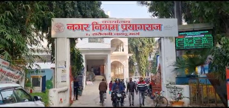 प्रयागराज: खुल्दाबाद में निर्माणाधीन भवन क्षतिग्रस्त होने पर सख्ती, ठेकेदार पर ₹10 लाख जुर्माना