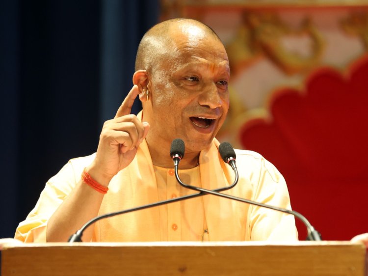 रात में जगमगाते बाजार व्यापारी के विश्वास का प्रतीक: मुख्यमंत्री योगी, बोले- 2017 से बदला यूपी का माहौल